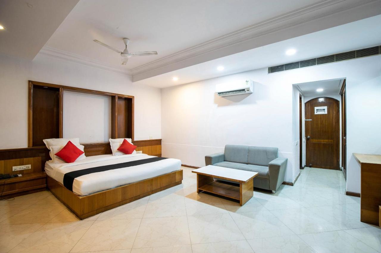 Collection O 49275 Hotel Suman City Gandhinagar Bagian luar foto