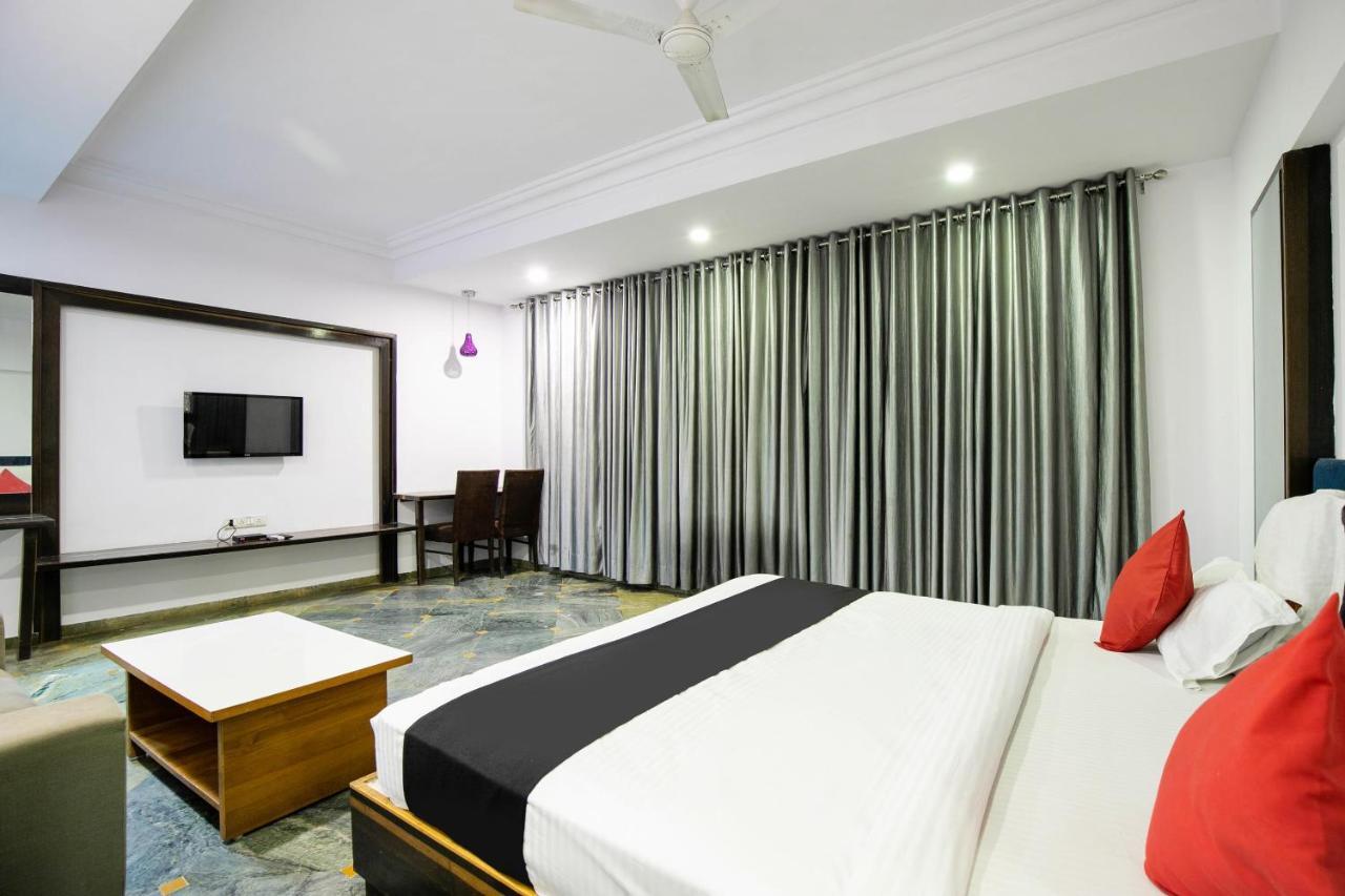 Collection O 49275 Hotel Suman City Gandhinagar Bagian luar foto