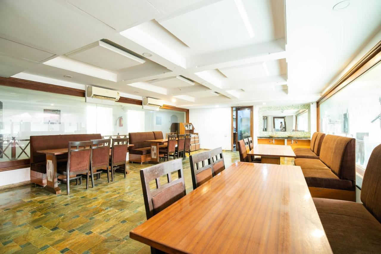Collection O 49275 Hotel Suman City Gandhinagar Bagian luar foto