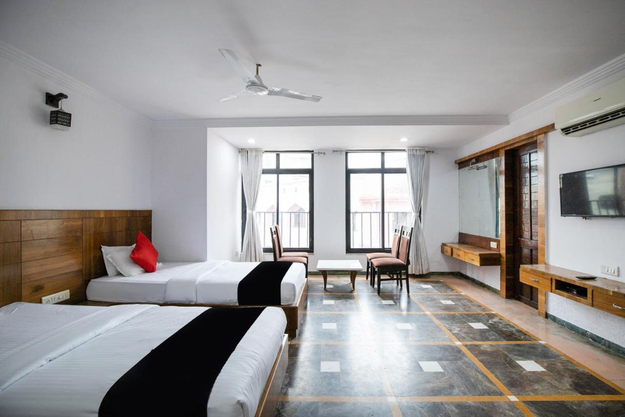Collection O 49275 Hotel Suman City Gandhinagar Bagian luar foto