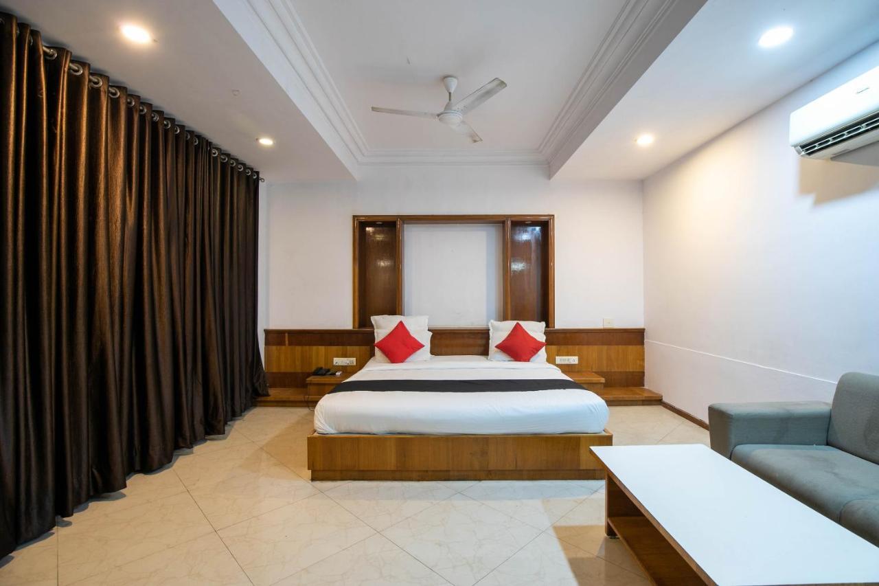 Collection O 49275 Hotel Suman City Gandhinagar Bagian luar foto