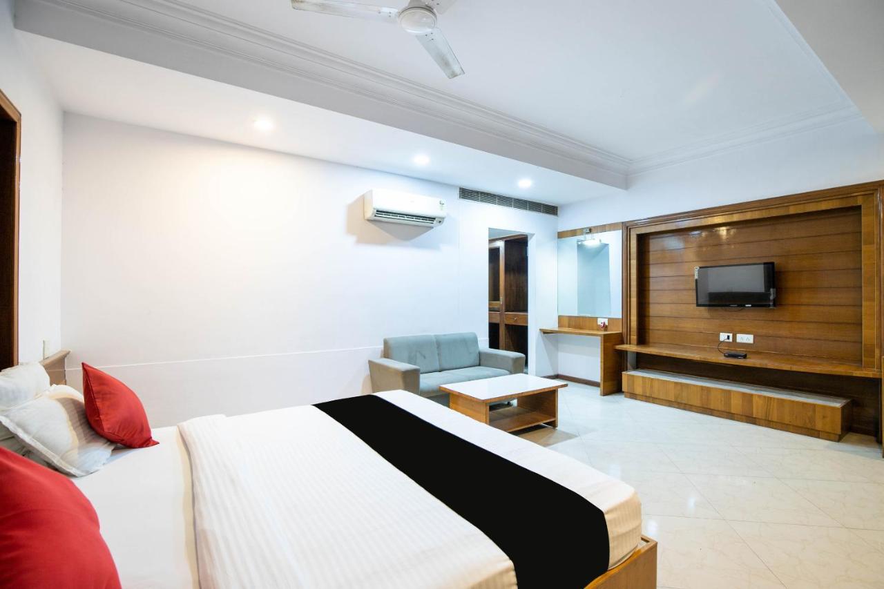 Collection O 49275 Hotel Suman City Gandhinagar Bagian luar foto