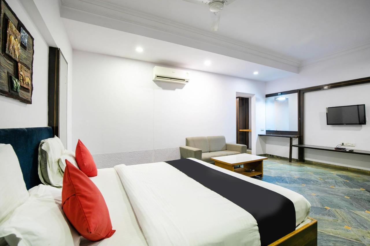 Collection O 49275 Hotel Suman City Gandhinagar Bagian luar foto